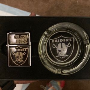 COPY - Oakland Raiders zippo and ashtray